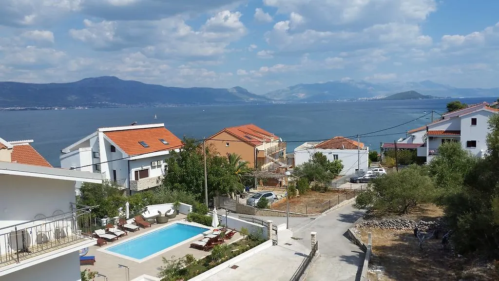 Apartments Nada Trogir