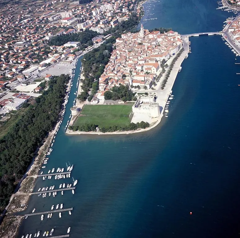 Apartments Nada Trogir 0*,