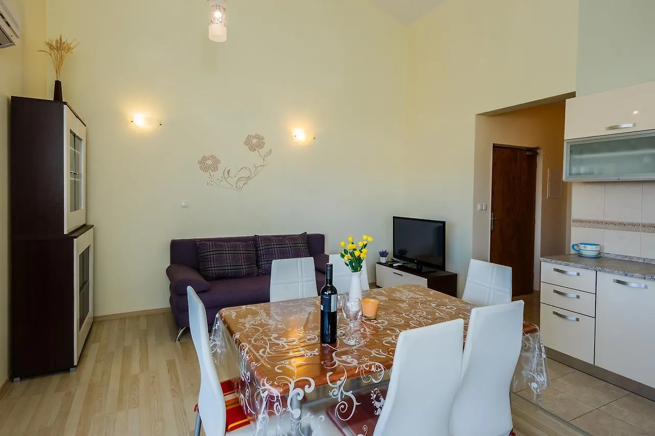 Apartments Nada Trogir