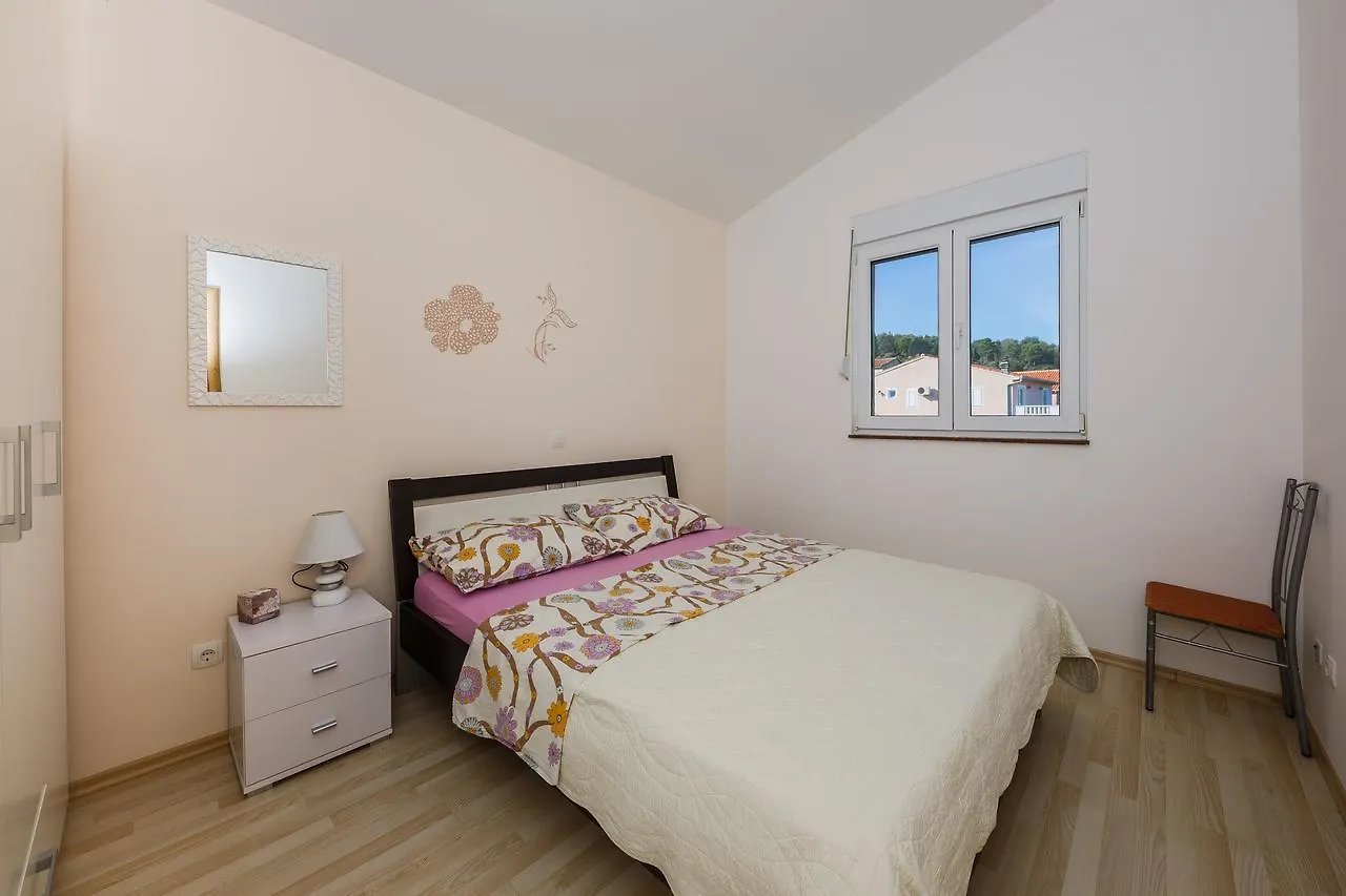 Apartments Nada Trogir 0*,